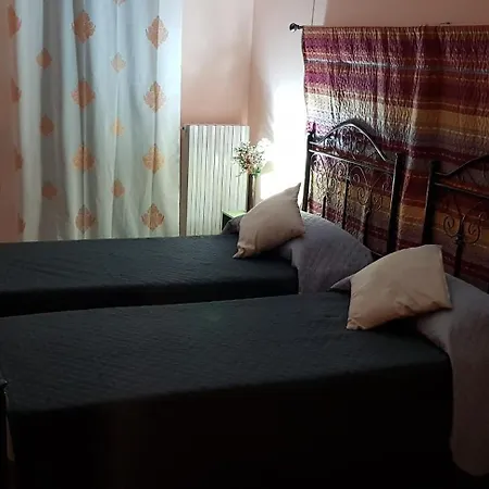 Apartmán 2 Bedroomed - Sleeps 5 *