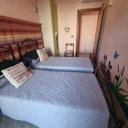 Διαμέρισμα 2 Bedroomed - Sleeps 5 *