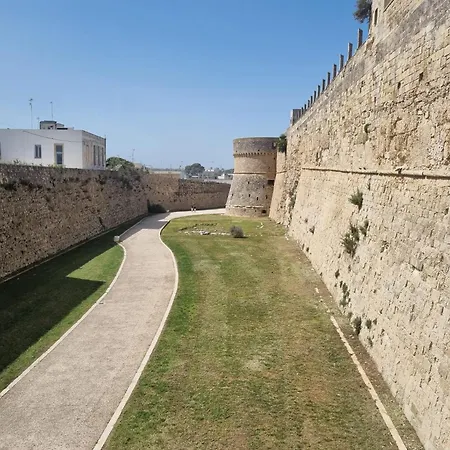 2 Bedroomed - Sleeps 5 * Otranto