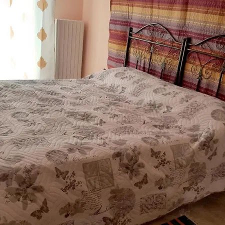 2 Bedroomed - Sleeps 5 Appartamento Otranto