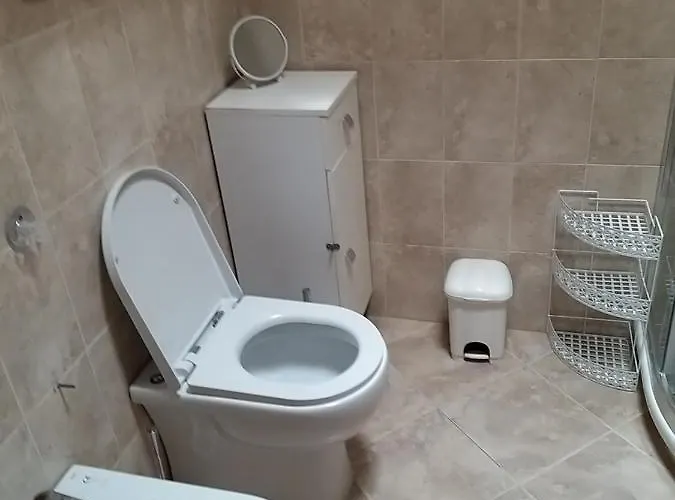 2 Bedroomed - Sleeps 5 Apartment *