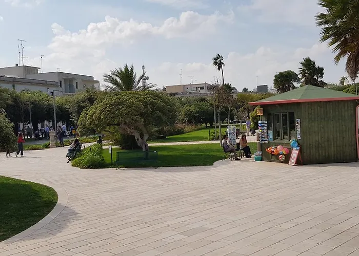 Apartment 2 Bedroomed - Sleeps 5 *